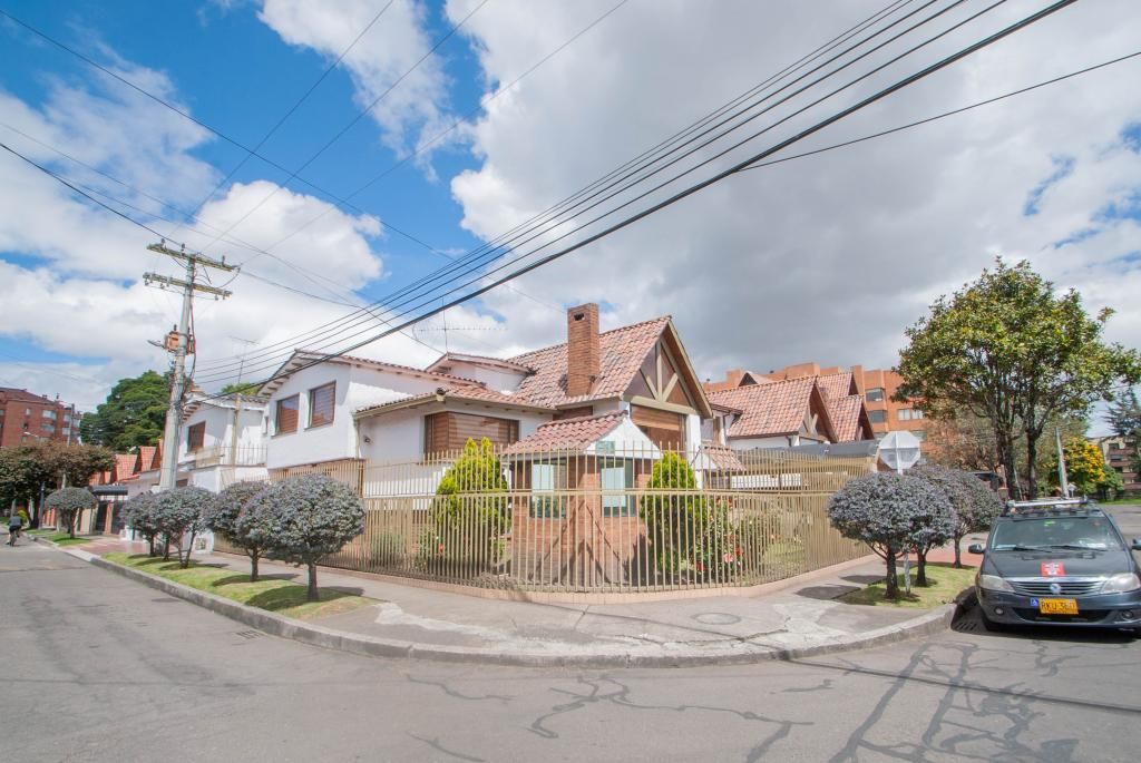 Casa en venta Cundinamarca Bogotá San José Del Prado 405 m2 Habitaciones 5 Baños 5 Garajes 4 Precio $1930000000