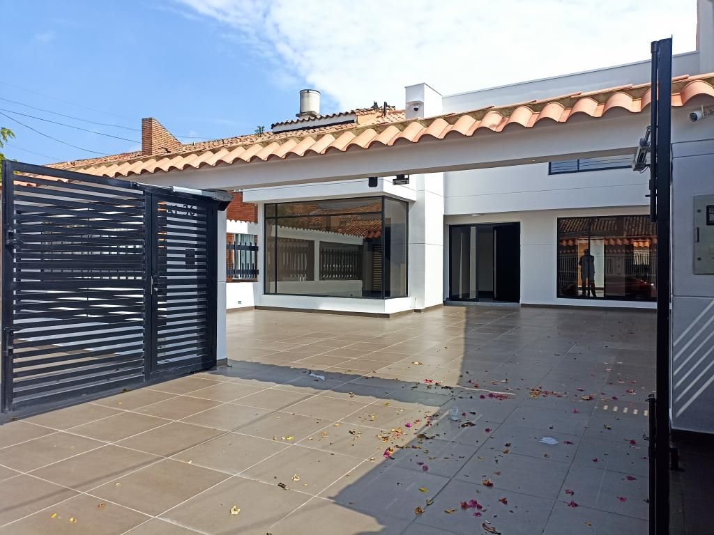 Casa en venta Cundinamarca Bogotá Mónaco 390 m2 Habitaciones 4 Baños 6 Garajes 9 Precio $1980000000