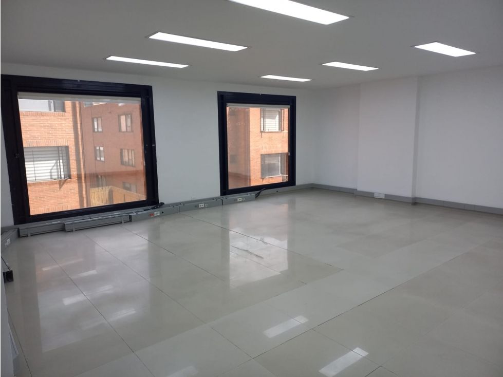 Oficina en venta Cundinamarca Bogotá San Patricio 100 m2 Habitaciones 0 Baños 10 Garajes 3 Precio $950000000