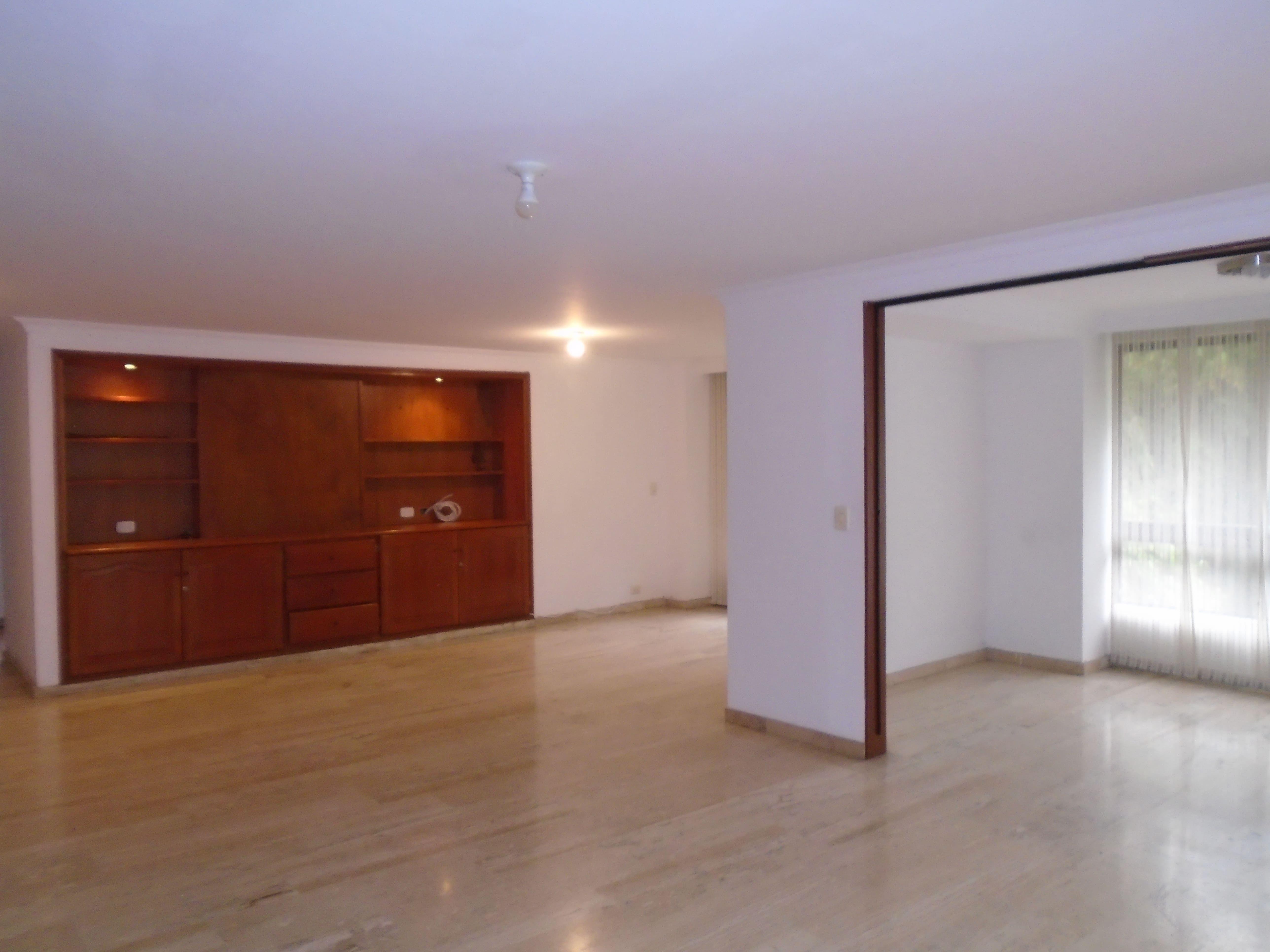 Apartamento en arriendo o venta Risaralda Pereira San Jose Sur 250 m2 Habitaciones 4 Baños 6 Garajes 4 Precio venta $950000000 Precio arriendo $4650000