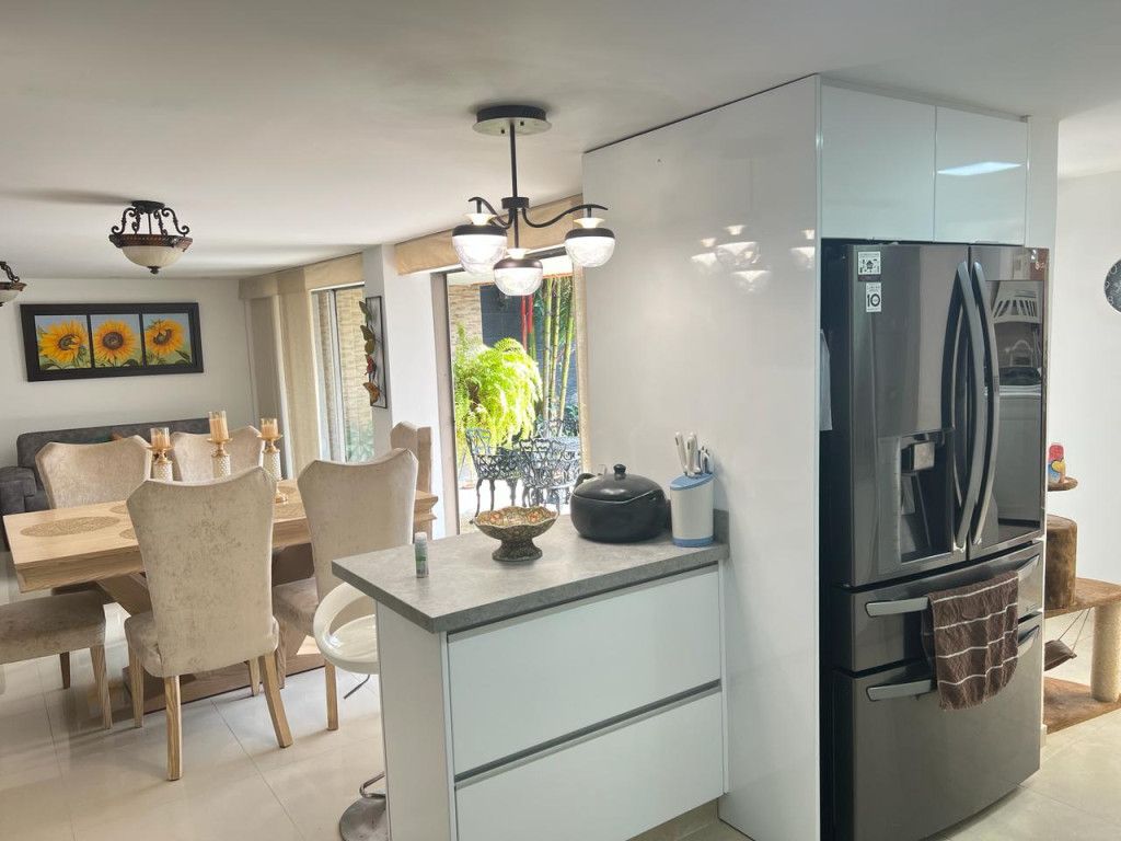 Casa en arriendo Valle Del Cauca Cali Santa Isabel 280 m2 Habitaciones 4 Baños 8 Garajes 4 Precio $6000000