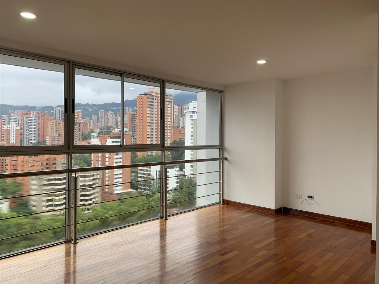 Apartamento en arriendo o venta Antioquia Medellín Los Balsos No1 124 m2 Habitaciones 3 Baños 4 Garajes 3 Precio venta $1070000000 Precio arriendo $6700000