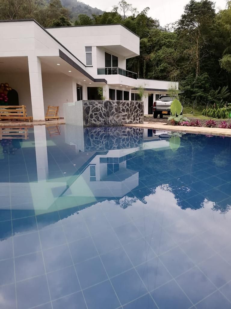 Casa Campestre en venta Risaralda Pereira Pereira 380 m2 Habitaciones 5 Baños 8 Garajes 3 Precio $1280000000