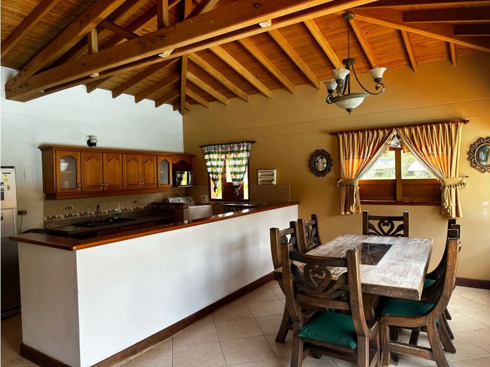 Finca en arriendo o venta Antioquia Medellín Villa Carlota 580 m2 Habitaciones 5 Baños 5 Garajes 5 Precio venta $4300000000 Precio arriendo $11000000