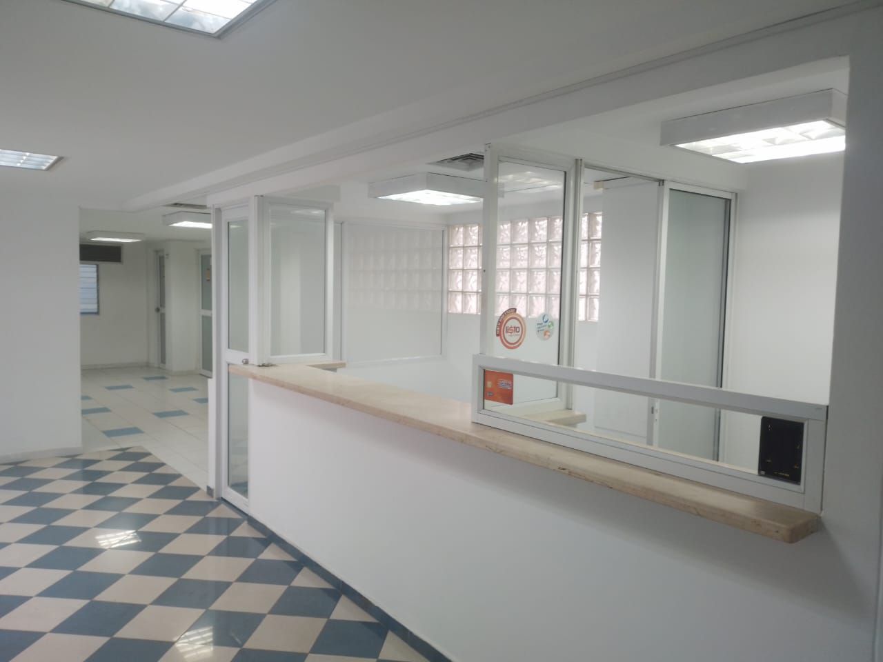 Oficina en arriendo Antioquia Itagüí Centro 300 m2 Habitaciones 0 Baños 8 Garajes 1 Precio $8500000