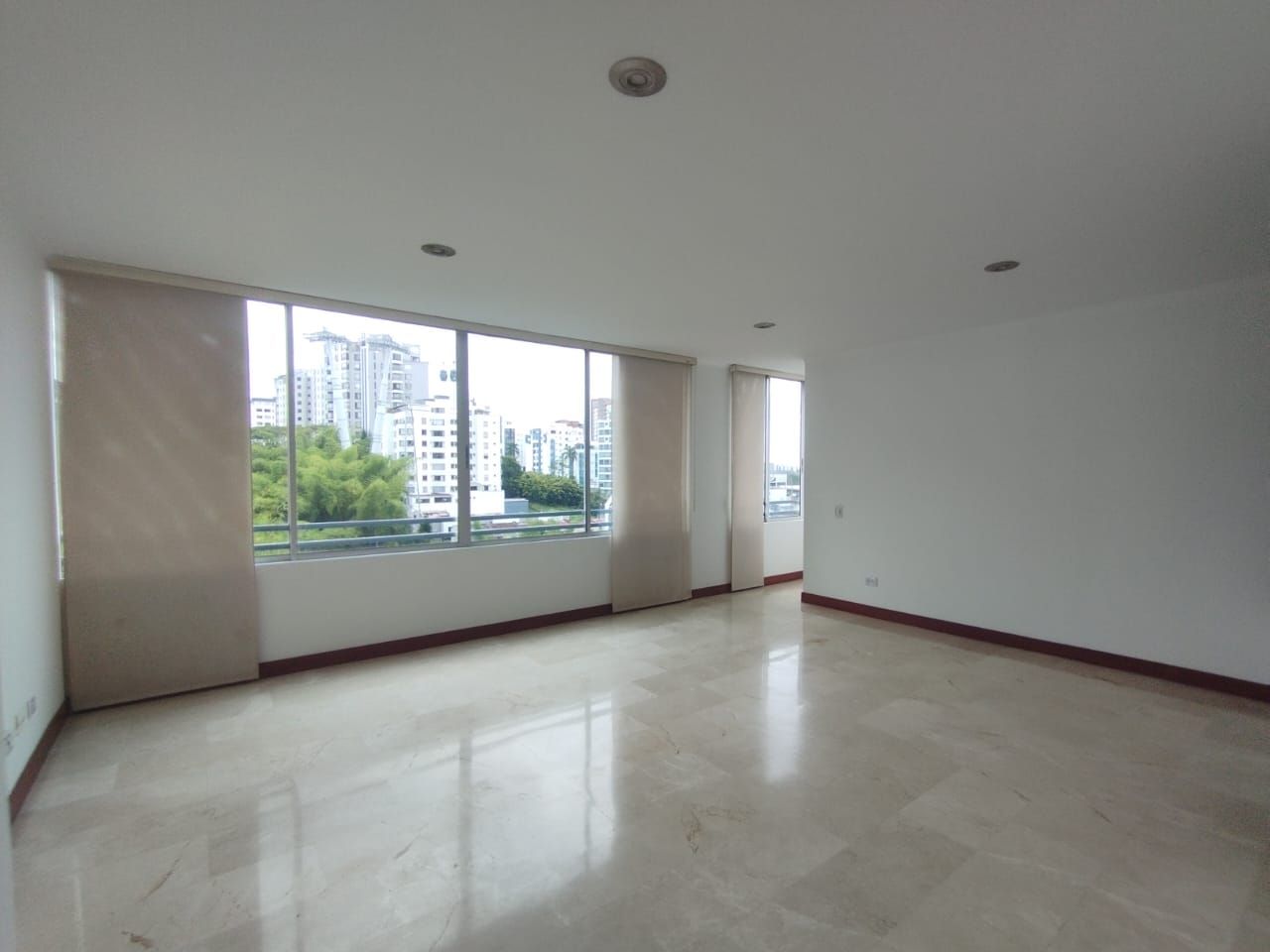 Apartamento en arriendo o venta Risaralda Pereira Los Angeles 137 m2 Habitaciones 3 Baños 4 Garajes 3 Precio venta $650000000 Precio arriendo $3600000