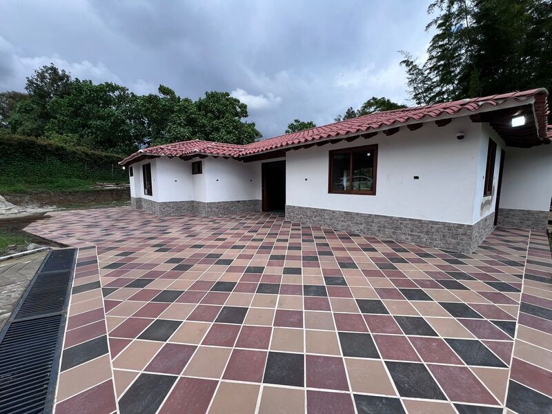 Finca en venta Antioquia El Carmen De Viboral El Centro 200 m2 Habitaciones 3 Baños 6 Garajes 3 Precio $1800000000