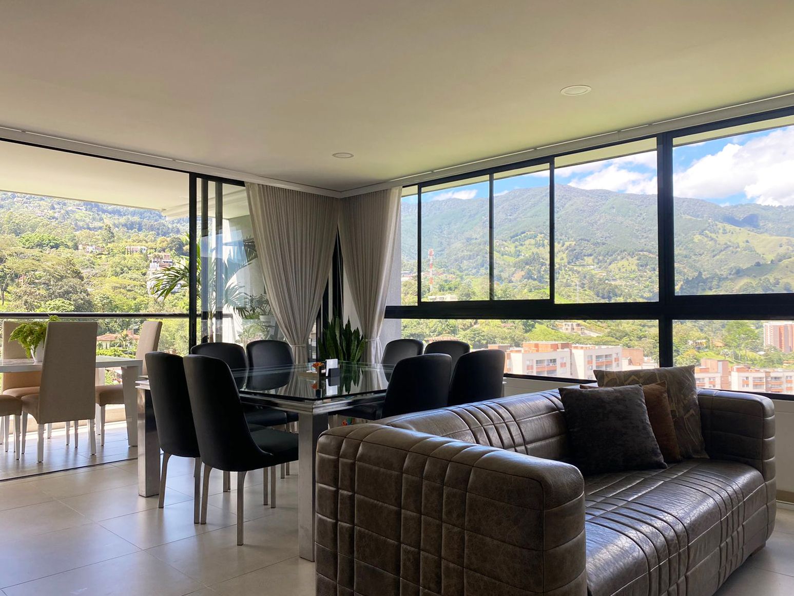 Apartamento en venta Antioquia Envigado El Salado 166 m2 Habitaciones 3 Baños 6 Garajes 4 Precio $1410000000