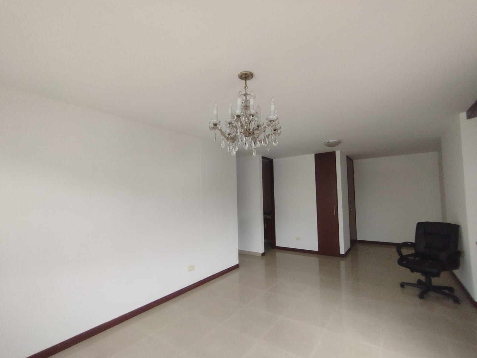 Apartamento en arriendo Risaralda Pereira Cambulos 95 m2 Habitaciones 2 Baños 4 Garajes 3 Precio $2850000