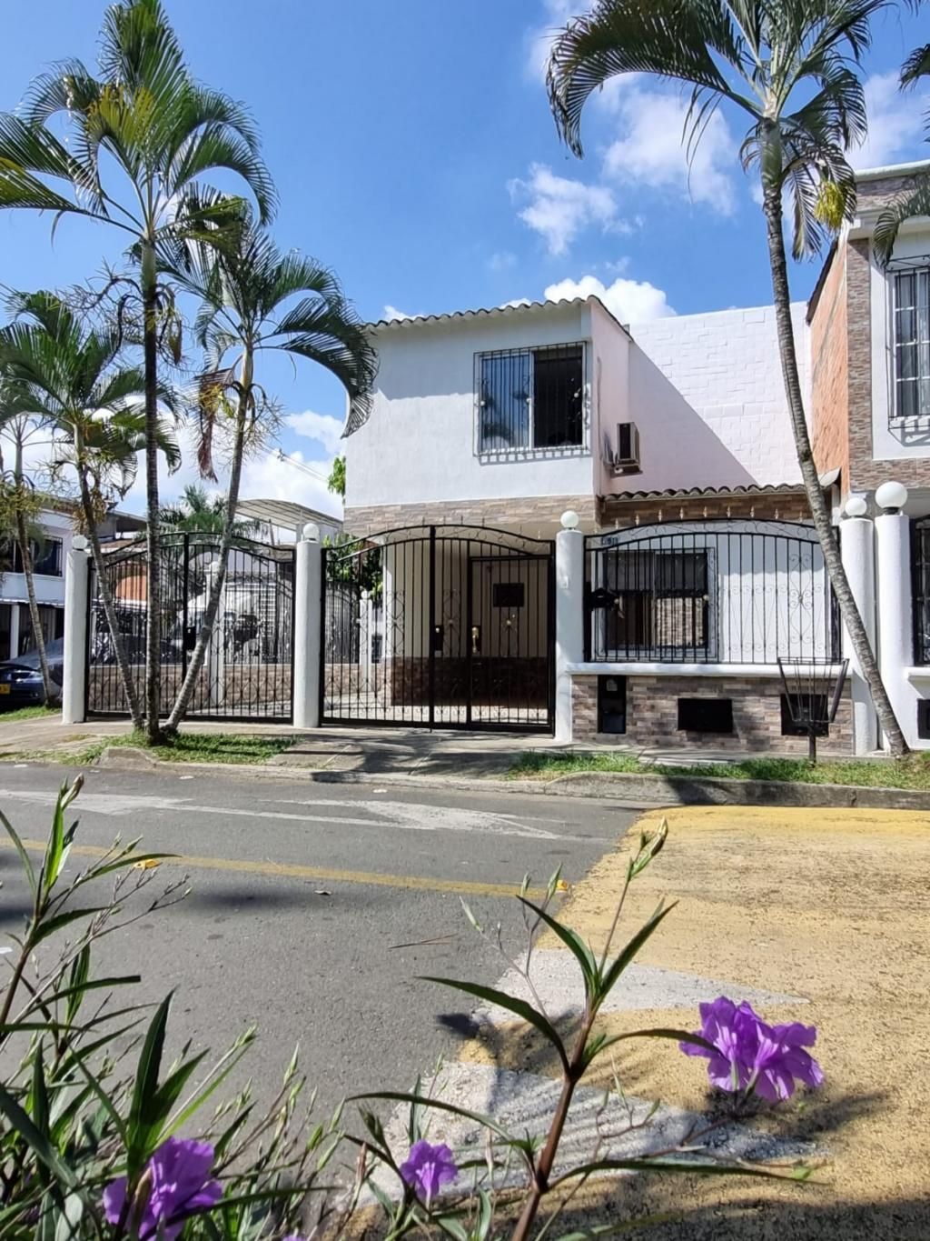 Casa en venta Valle Del Cauca Cali Ciudad 2000 140 m2 Habitaciones 3 Baños 4 Garajes 5 Precio $530000000