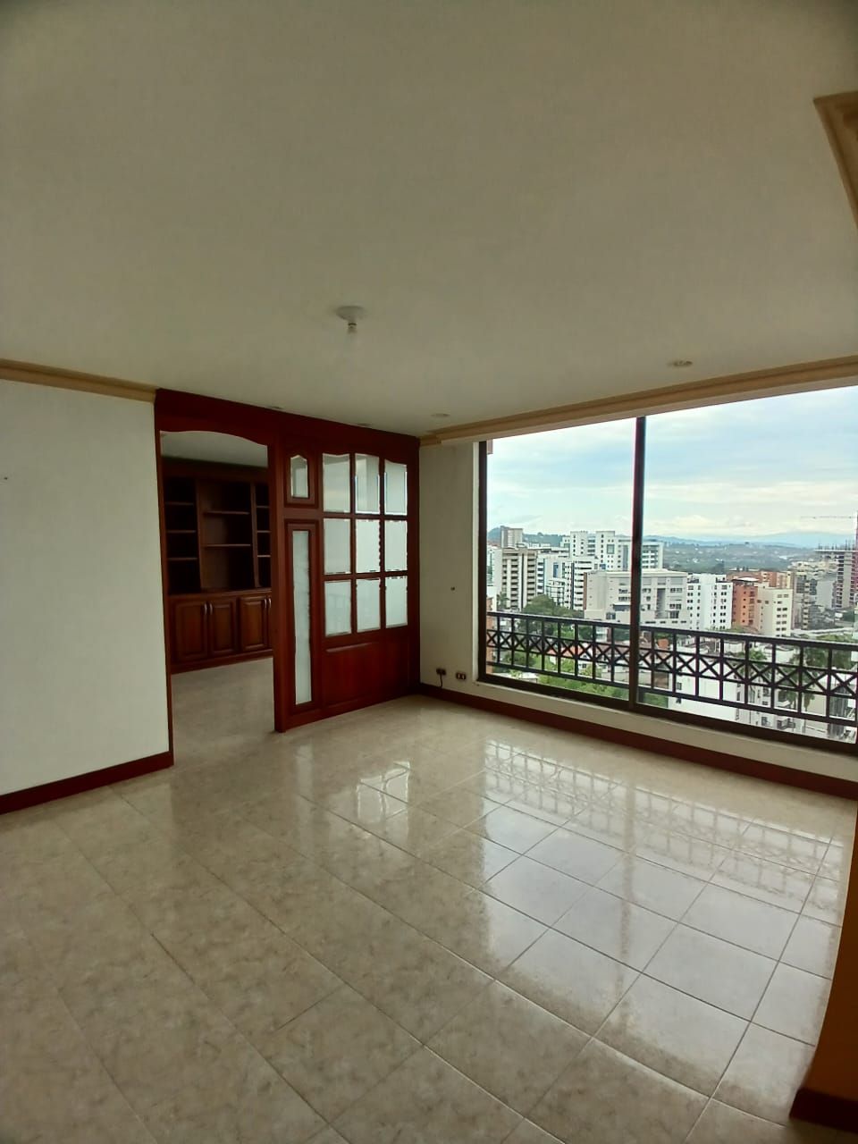 Apartamento en arriendo Risaralda Pereira Los Alpes 140 m2 Habitaciones 3 Baños 4 Garajes 2 Precio $3500000