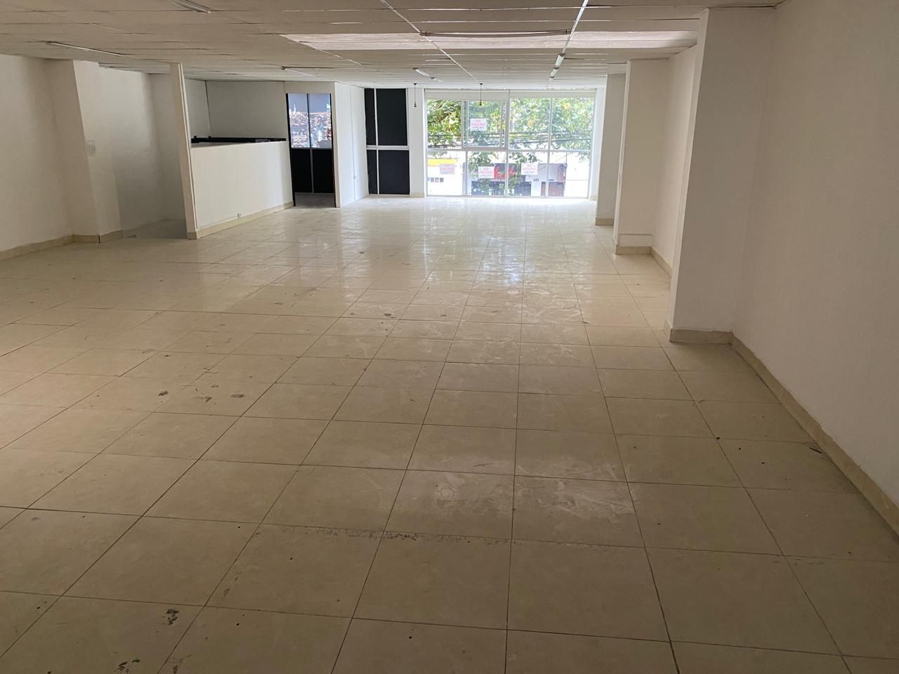 Local en arriendo Risaralda Pereira Lago Uribe 180 m2 Habitaciones 0 Baños 0 Garajes 1 Precio $3050000