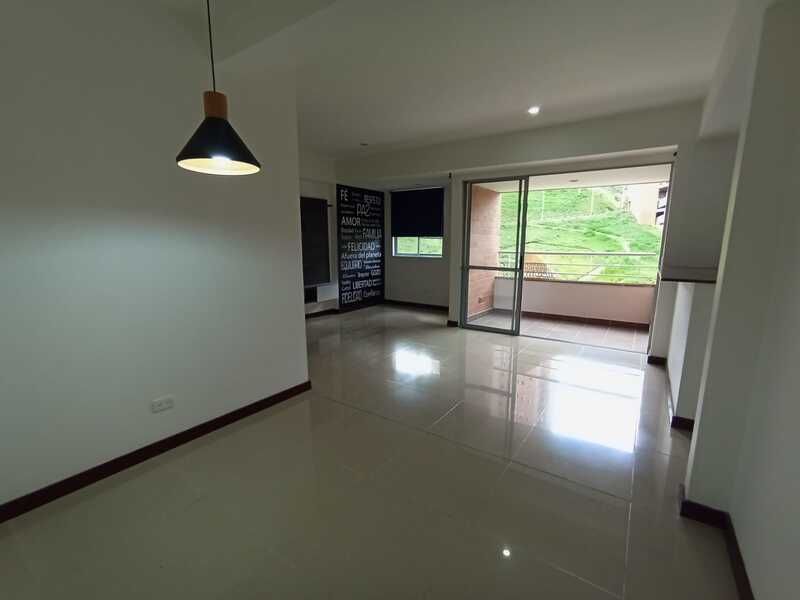 Apartamento en arriendo Antioquia Medellín Santa Rosa De Lima 75 m2 Habitaciones 2 Baños 2 Garajes 2 Precio $2700000