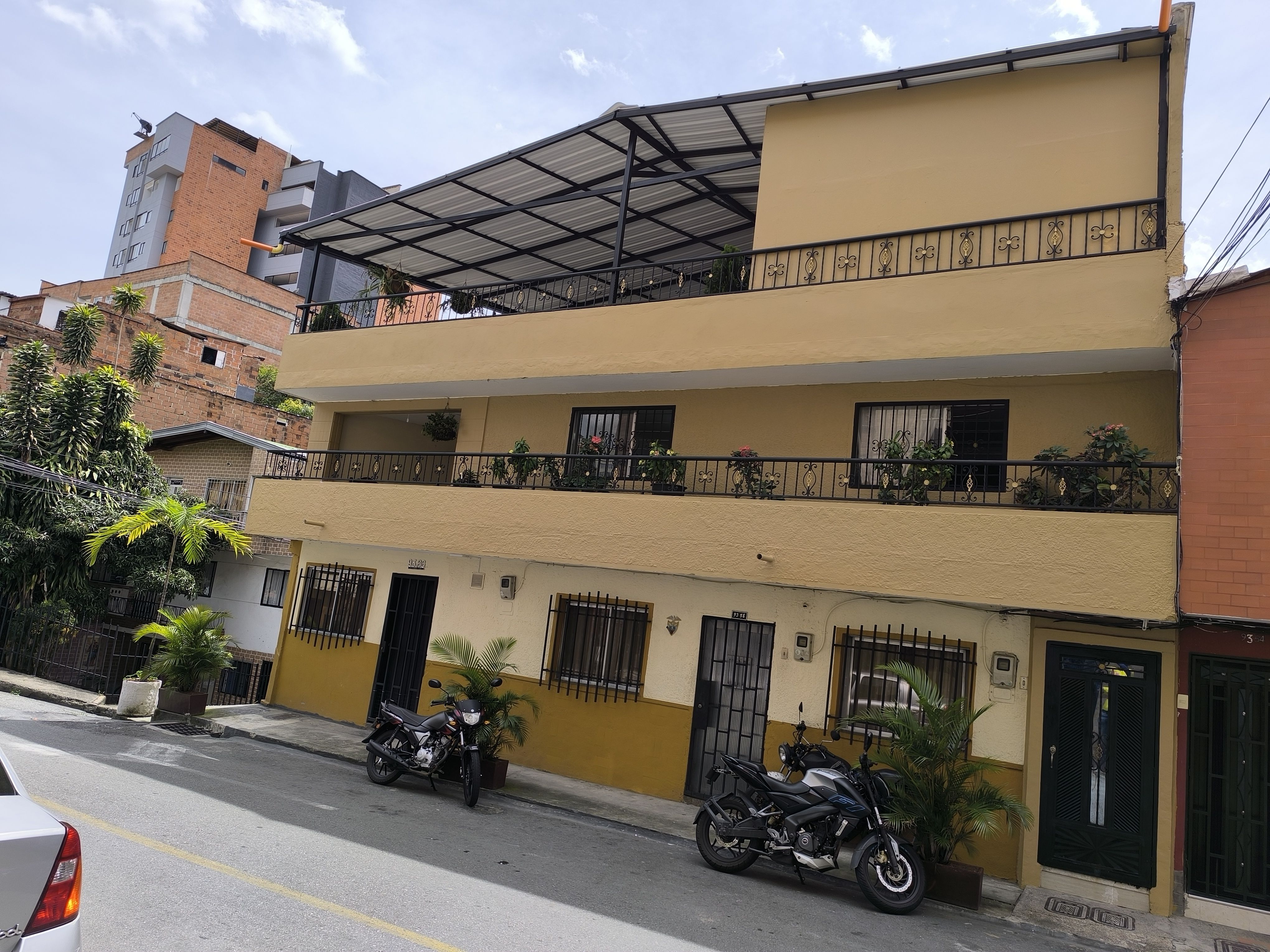 Casa en venta Antioquia Medellín Campo Alegre 240 m2 Habitaciones 7 Baños 2 Garajes 1 Precio $545000000