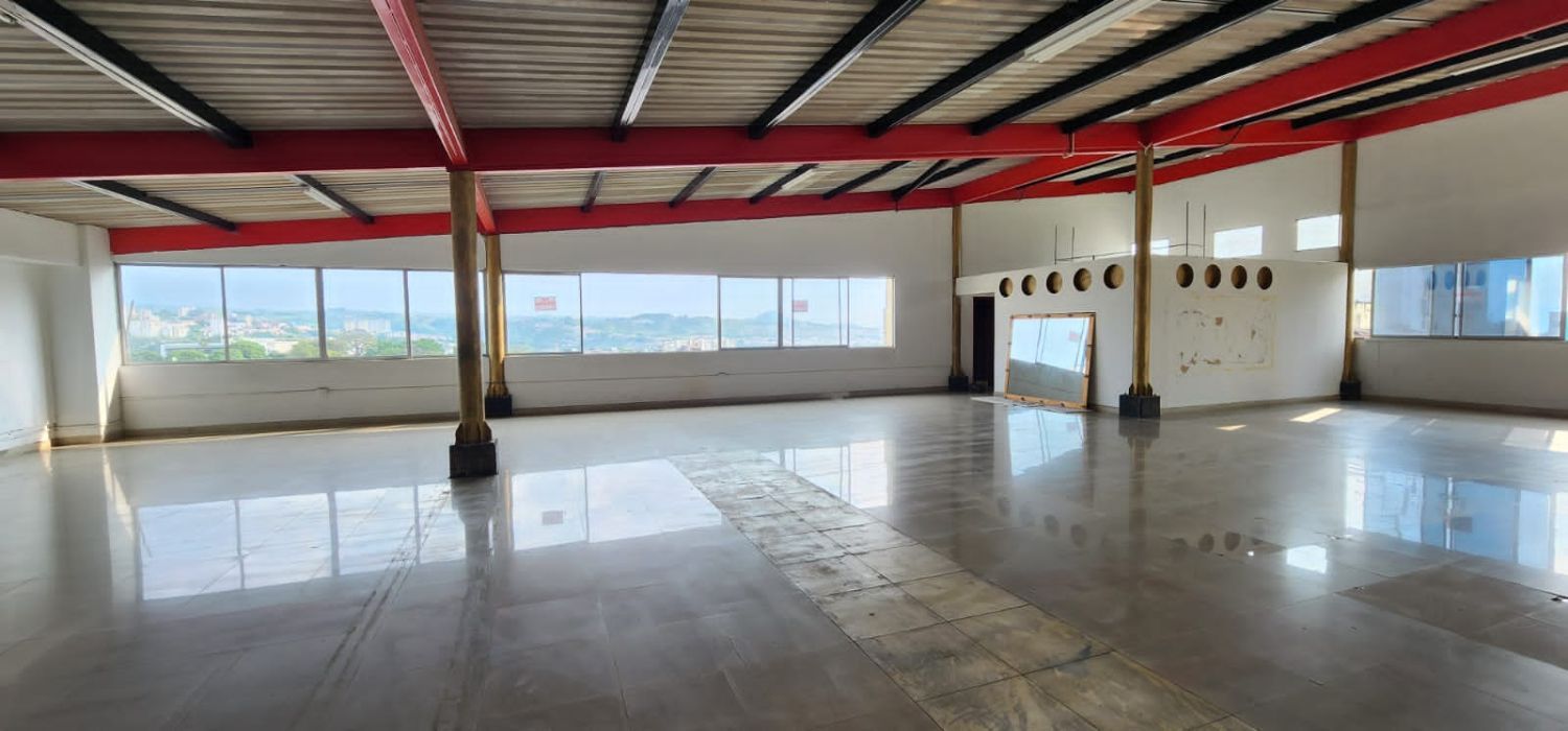 Local en arriendo Risaralda Pereira Sector Lago Uribe 374 m2 Habitaciones 0 Baños 0 Garajes 2 Precio $5300000