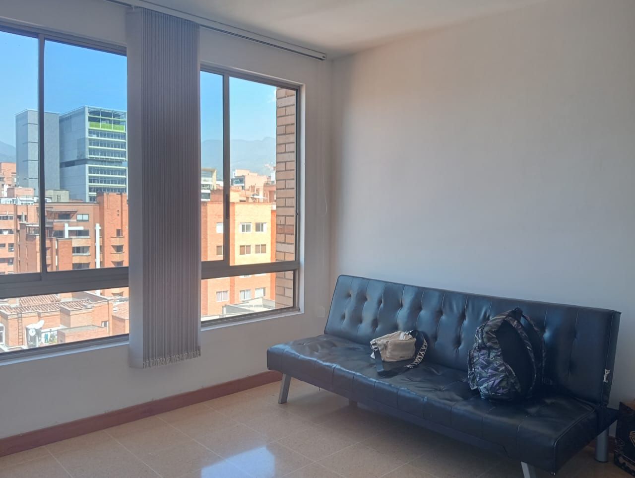 Apartamento en arriendo Antioquia Medellín Laureles 35 m2 Habitaciones 1 Baños 2 Garajes 2 Precio $2350000