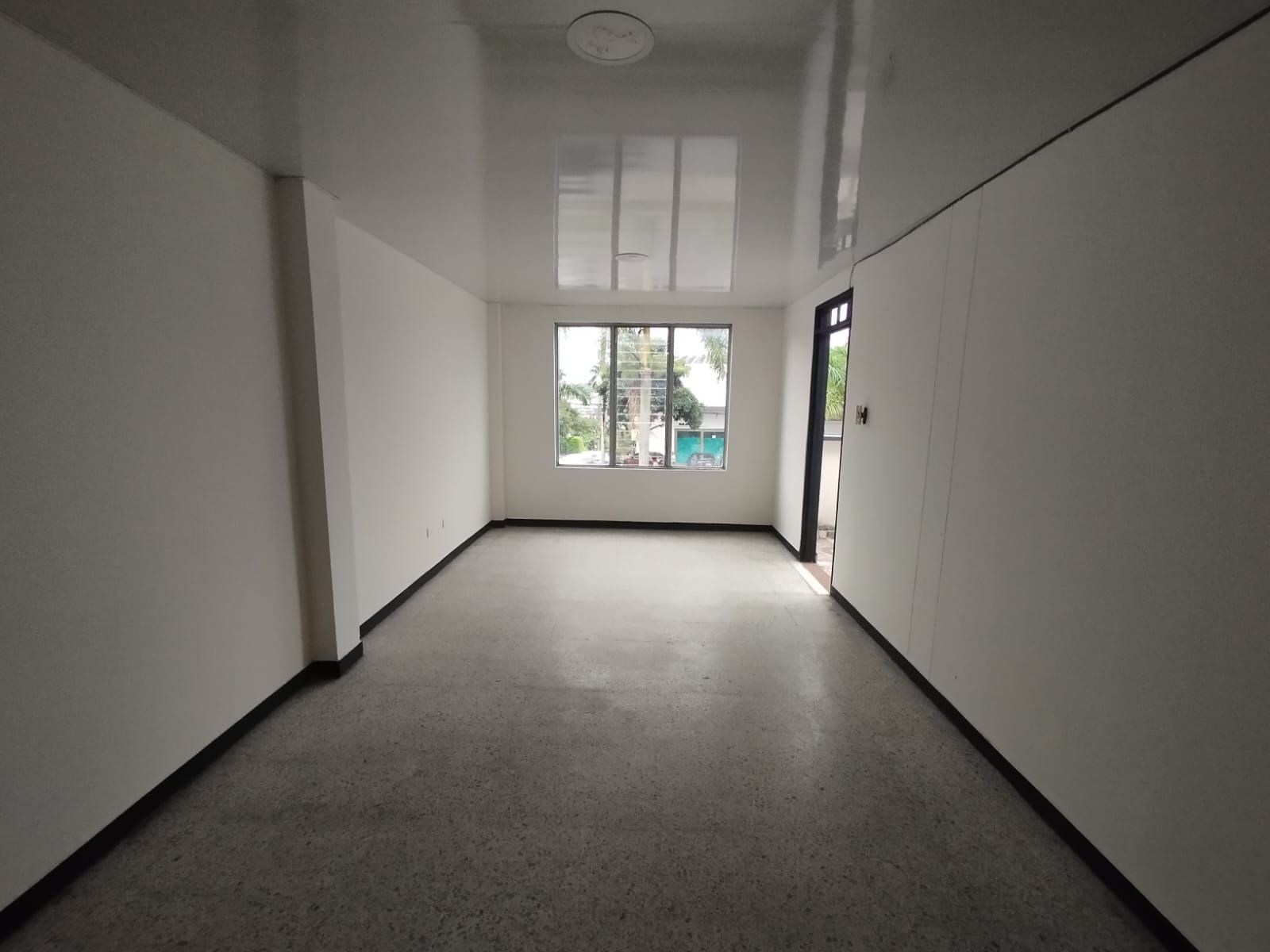 Local Comercial en arriendo o venta Risaralda Pereira Avenida 30 De Agosto 0 m2 Habitaciones 0 Baños 10 Garajes 1 Precio venta $2500000000 Precio arriendo $10000000