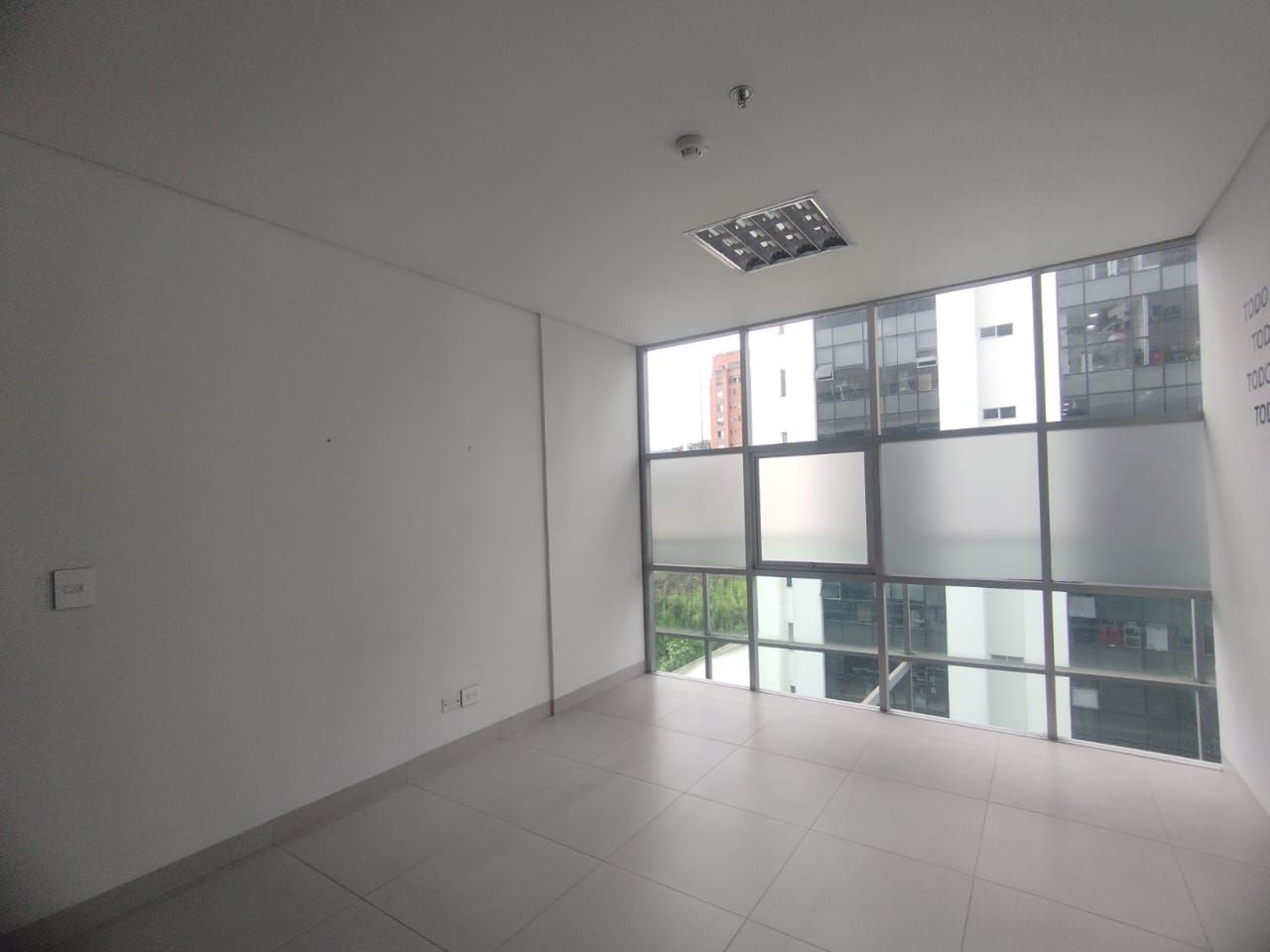 Oficina en arriendo o venta Risaralda Pereira Pinares De San Martin 18 m2 Habitaciones 0 Baños 10 Garajes 1 Precio venta $270000000 Precio arriendo $2150000