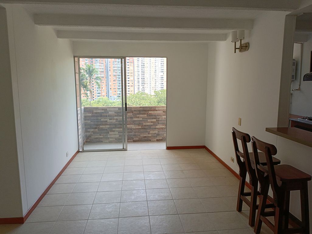 Apartamento en arriendo Antioquia Medellín Loma De Los Bernal 80 m2 Habitaciones 3 Baños 2 Garajes 2 Precio $2800000