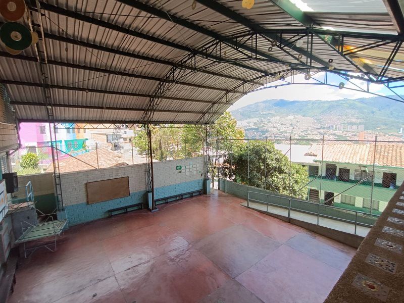 Local en venta Antioquia Medellín Popular 907 m2 Habitaciones 0 Baños 1 Garajes 0 Precio $1350000000