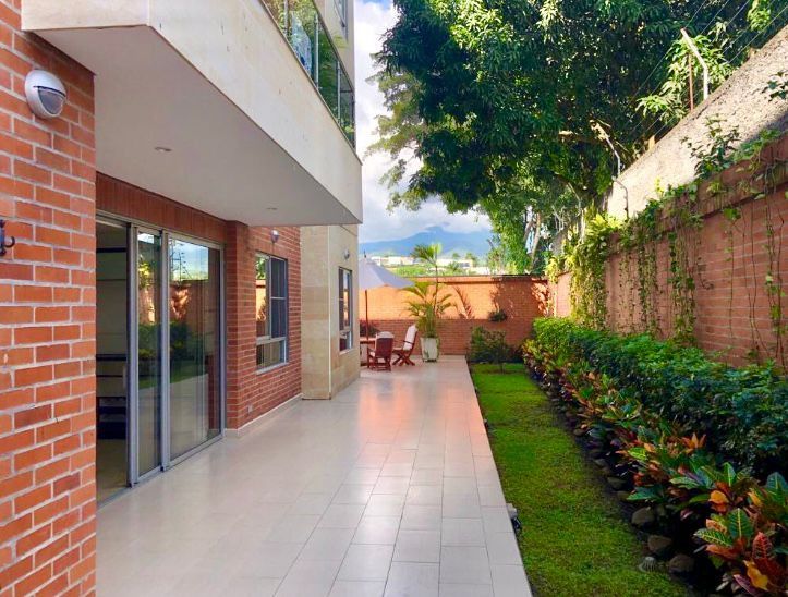 Apartamento en arriendo Valle Del Cauca Cali Cali 330 m2 Habitaciones 3 Baños 8 Garajes 7 Precio $6000000