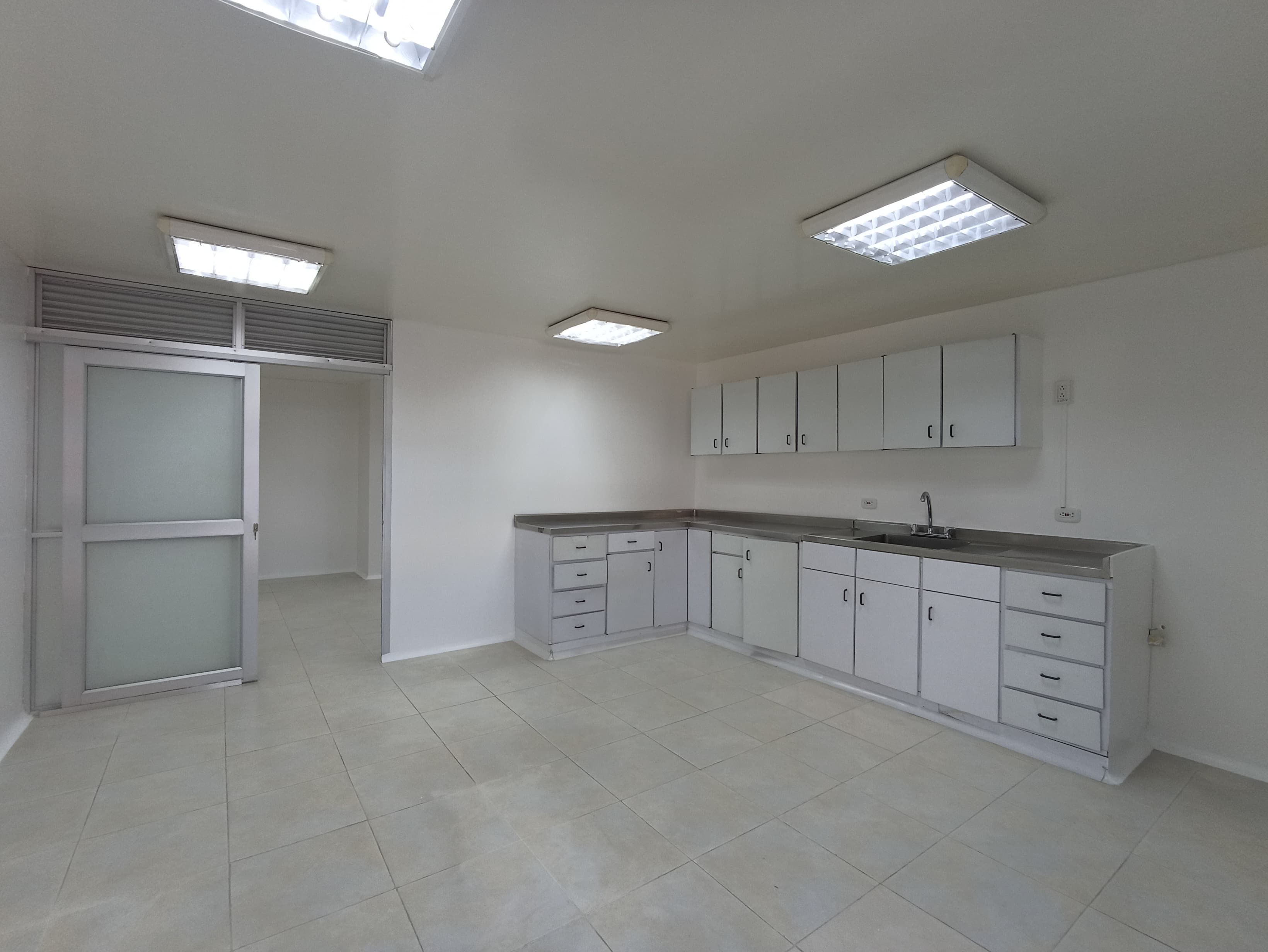 Consultorio en arriendo Risaralda Pereira Sector Galeria Central 45 m2 Habitaciones 0 Baños 0 Garajes 1 Precio $2450000