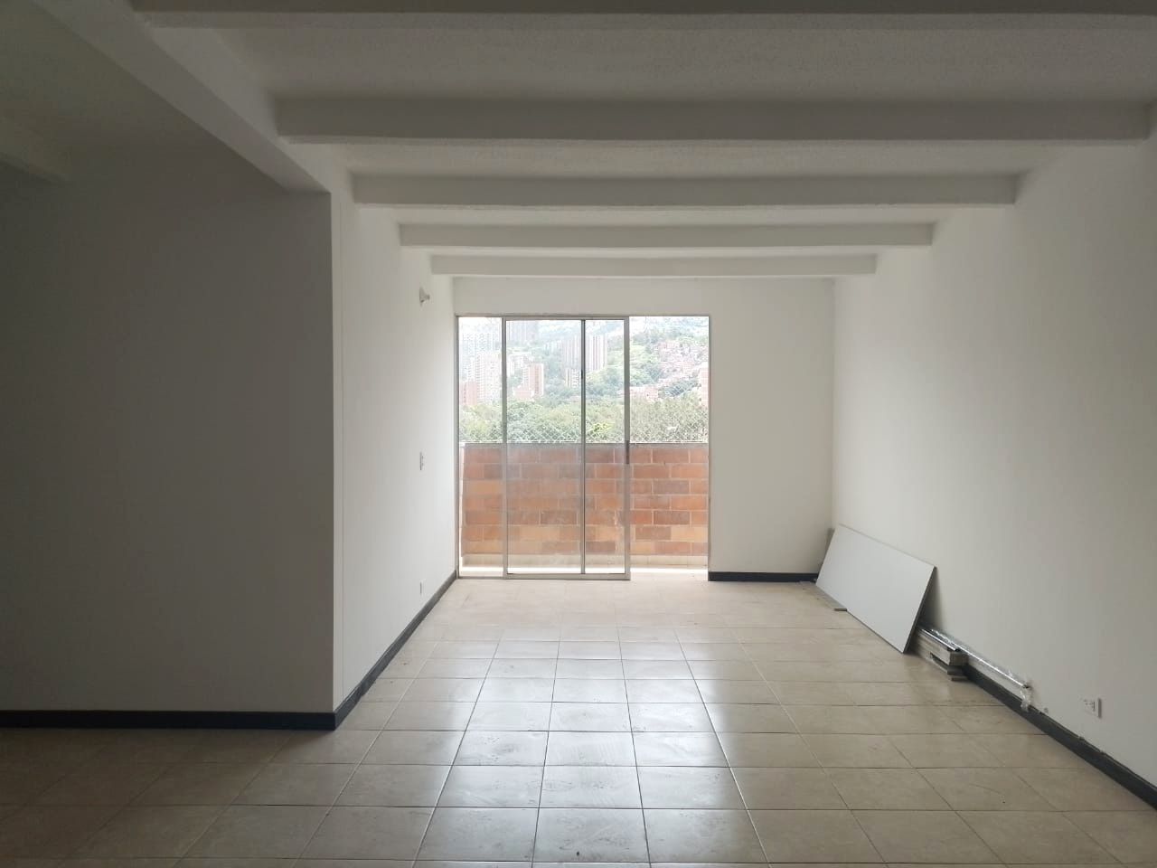 Apartamento en arriendo Antioquia Medellín Los Colores 83 m2 Habitaciones 3 Baños 2 Garajes 2 Precio $3000000