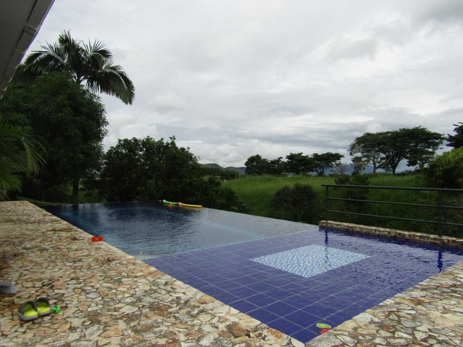 Casa Campestre en arriendo o venta Risaralda Pereira Cerritos 320 m2 Habitaciones 3 Baños 8 Garajes 9 Precio venta $2200000000 Precio arriendo $9300000