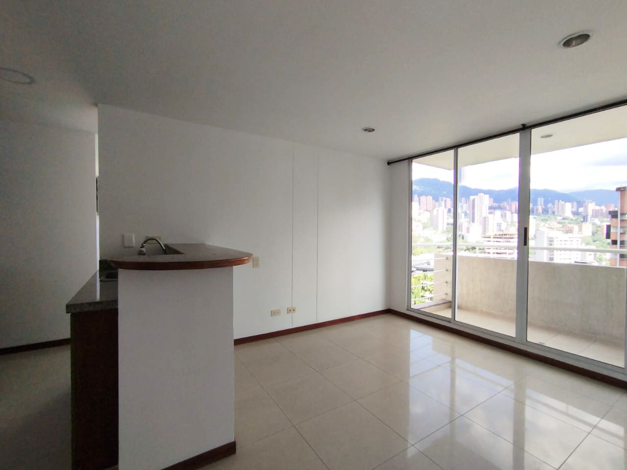 Apartamento en arriendo Antioquia Medellín La Linde 45 m2 Habitaciones 1 Baños 2 Garajes 2 Precio $3000000