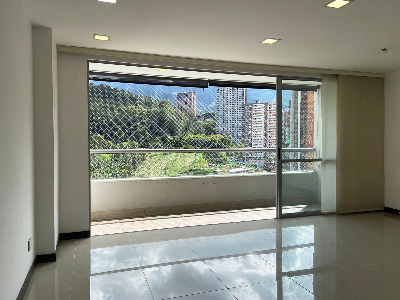 Apartamento en arriendo o venta Antioquia Sabaneta Vereda San José 108 m2 Habitaciones 3 Baños 4 Garajes 3 Precio venta $695000000 Precio arriendo $3700000