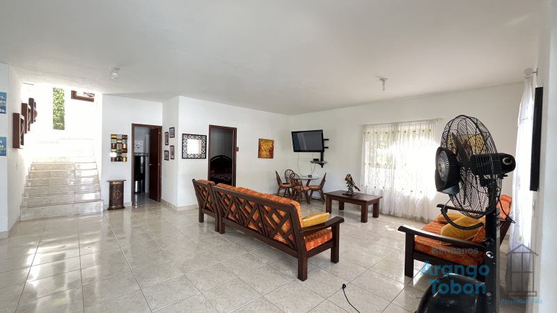 Casa en venta Antioquia San Jerónimo San Jerónimo 718 m2 Habitaciones 5 Baños 4 Garajes 8 Precio $1000000000