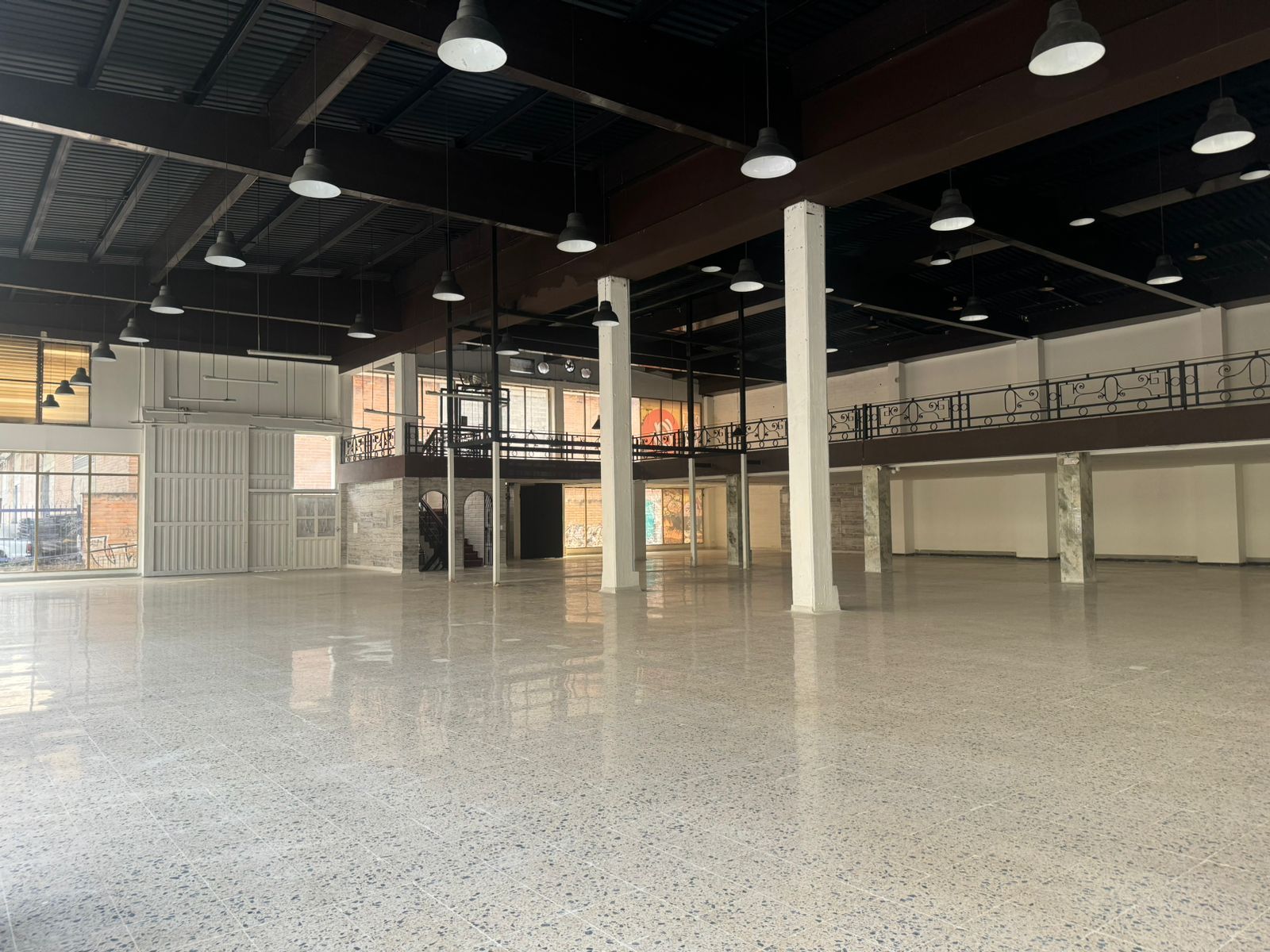 Local en arriendo Antioquia Envigado Las Vegas 2000 m2 Habitaciones 0 Baños 17 Garajes 32 Precio $67000000
