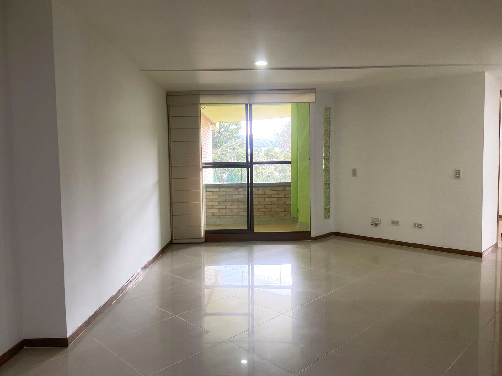 Apartamento en arriendo Antioquia Sabaneta Aves María 100 m2 Habitaciones 3 Baños 2 Garajes 3 Precio $4350000