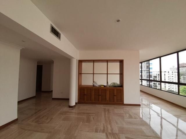 Apartamento en arriendo Valle Del Cauca Cali Terrón Colorado 225 m2 Habitaciones 3 Baños 6 Garajes 4 Precio $5000000