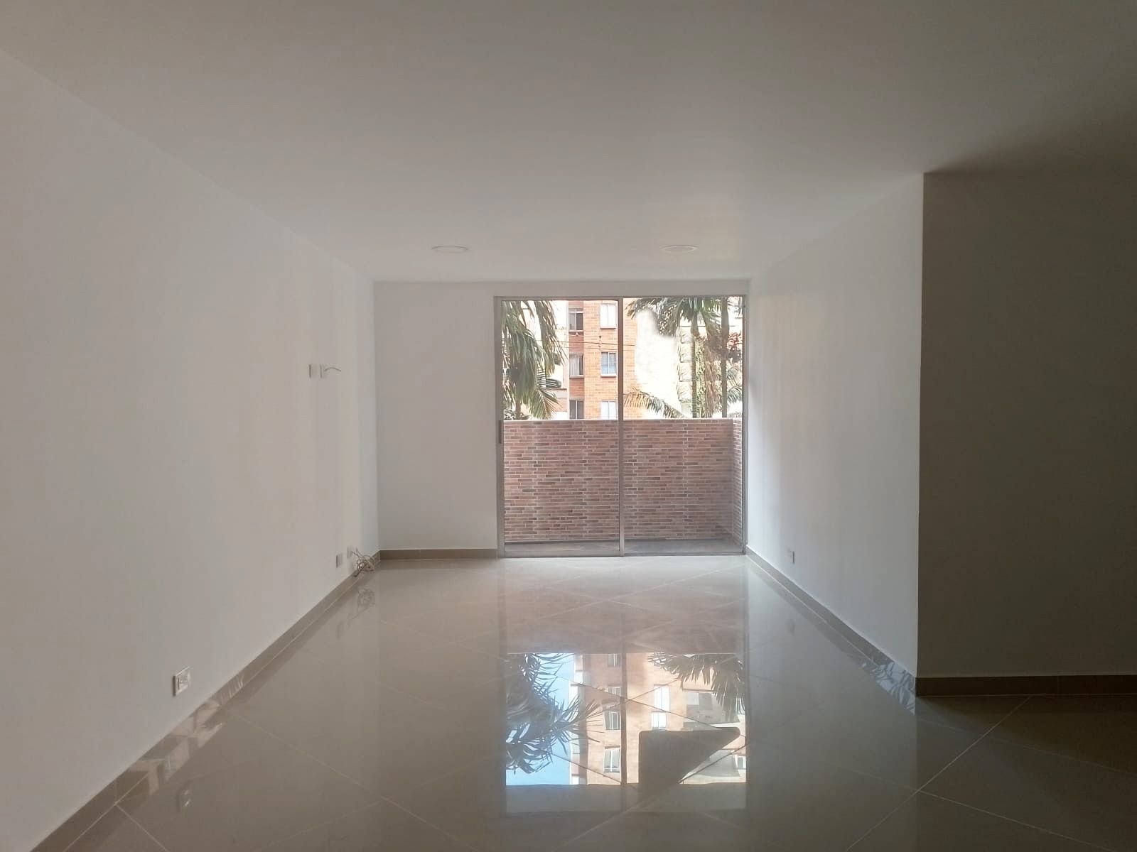 Apartamento en arriendo Antioquia Medellín Los Colores 81 m2 Habitaciones 3 Baños 2 Garajes 2 Precio $3000000
