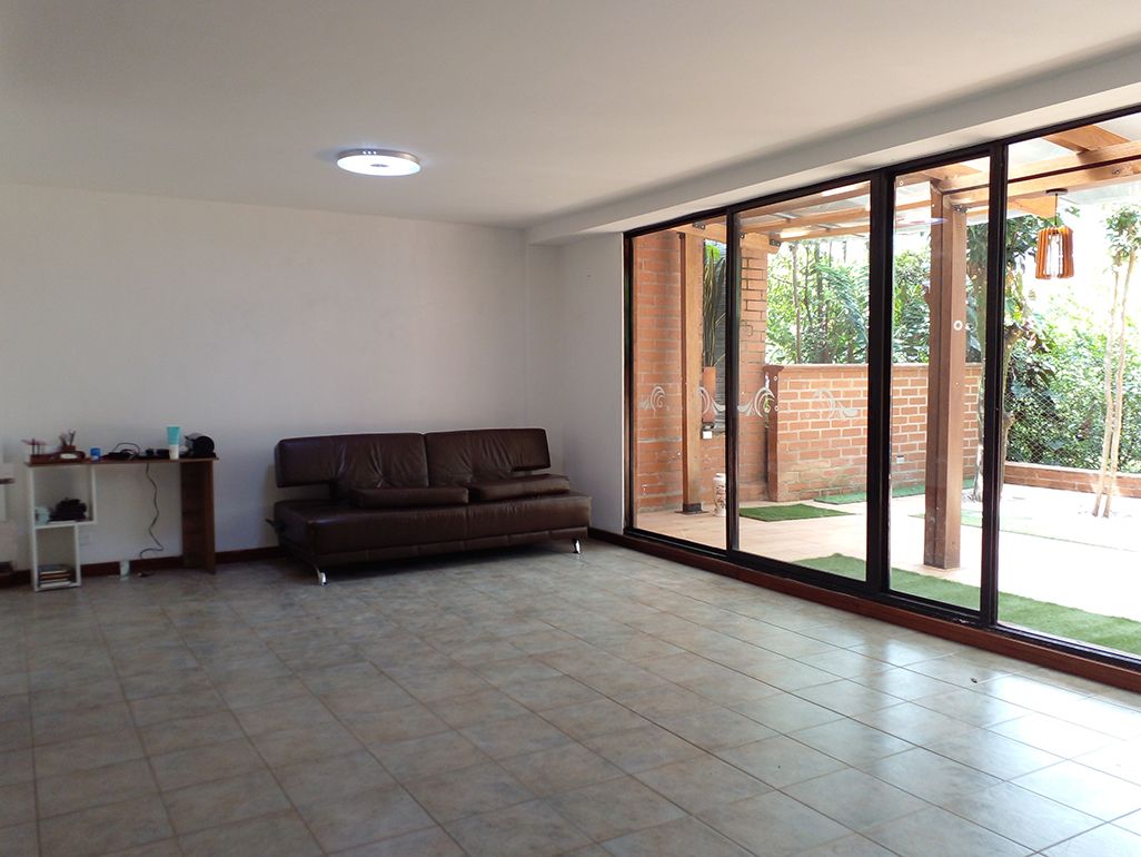 Casa en arriendo o venta Antioquia Envigado Loma De Las Brujas 280 m2 Habitaciones 3 Baños 6 Garajes 5 Precio venta $1000000000 Precio arriendo $7200000