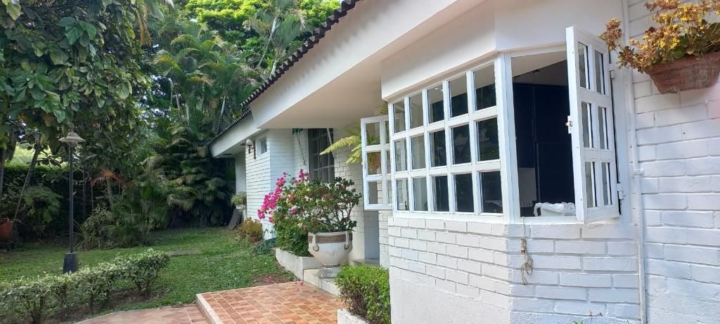 Casa en venta Valle Del Cauca Cali Parcelaciones Pance 400 m2 Habitaciones 6 Baños 8 Garajes 6 Precio $1850000000