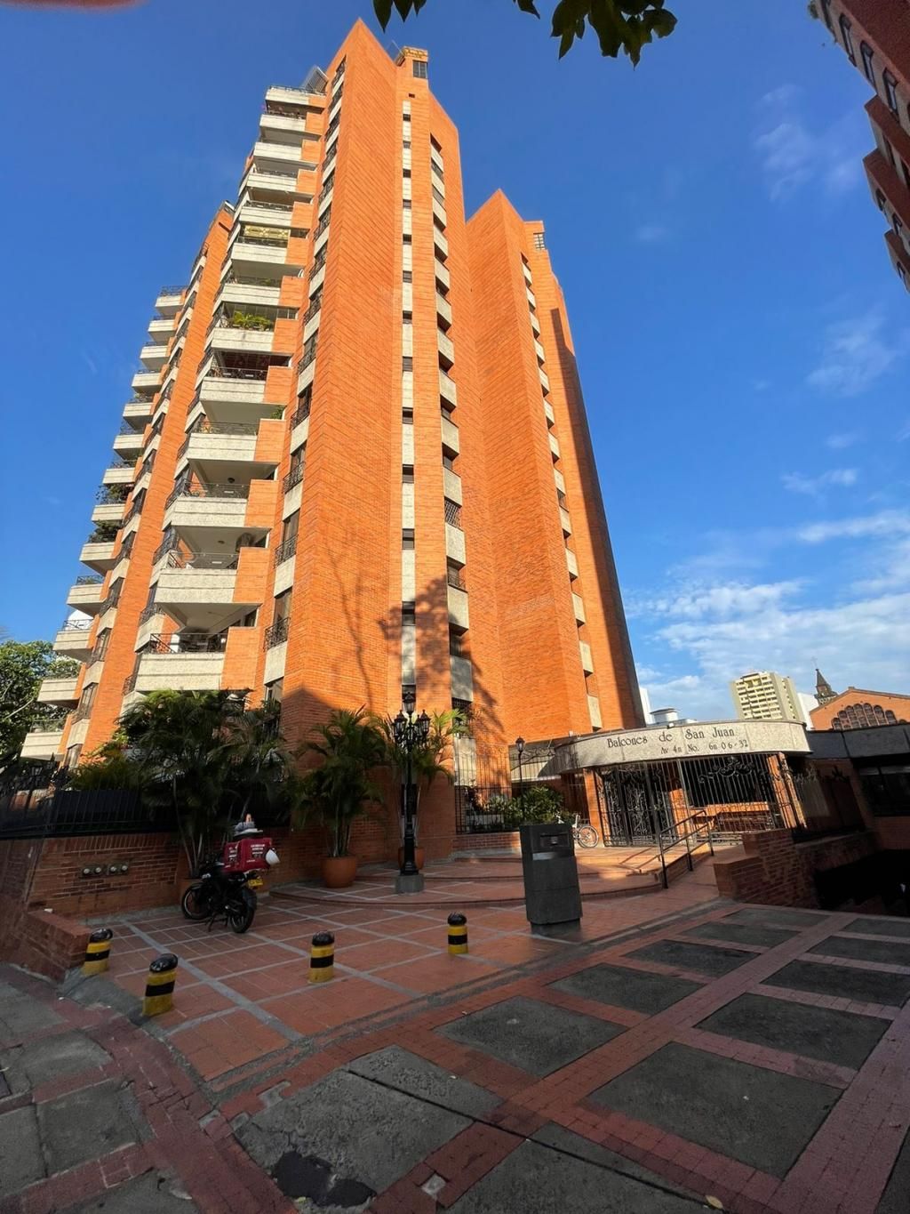 Apartamento en venta Valle Del Cauca Cali Centenario 150 m2 Habitaciones 3 Baños 3 Garajes 2 Precio $800000000