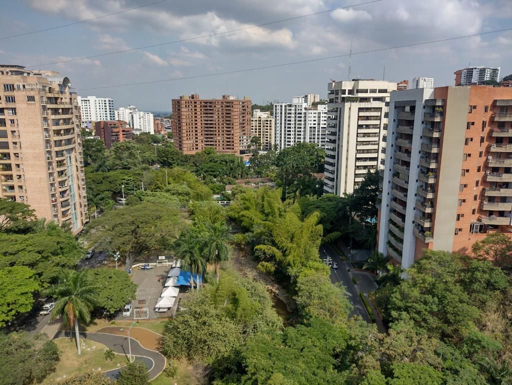 Apartamento en venta Valle Del Cauca Cali Aguacatal 360 m2 Habitaciones 4 Baños 5 Garajes 3 Precio $1600000000