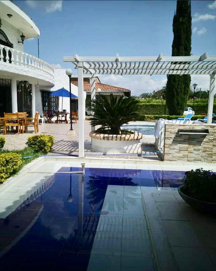 Finca en venta Bolívar Altos Del Rosario Altos Del Rosario 4000 m2 Habitaciones 8 Baños 13 Garajes 10 Precio $2200000000