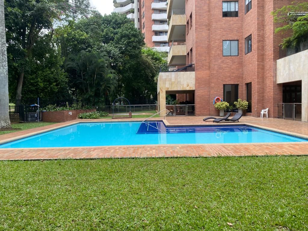 Apartamento en arriendo Valle Del Cauca Cali Urbanización Ciudad Jardín 480 m2 Habitaciones 4 Baños 5 Garajes 3 Precio $13000000