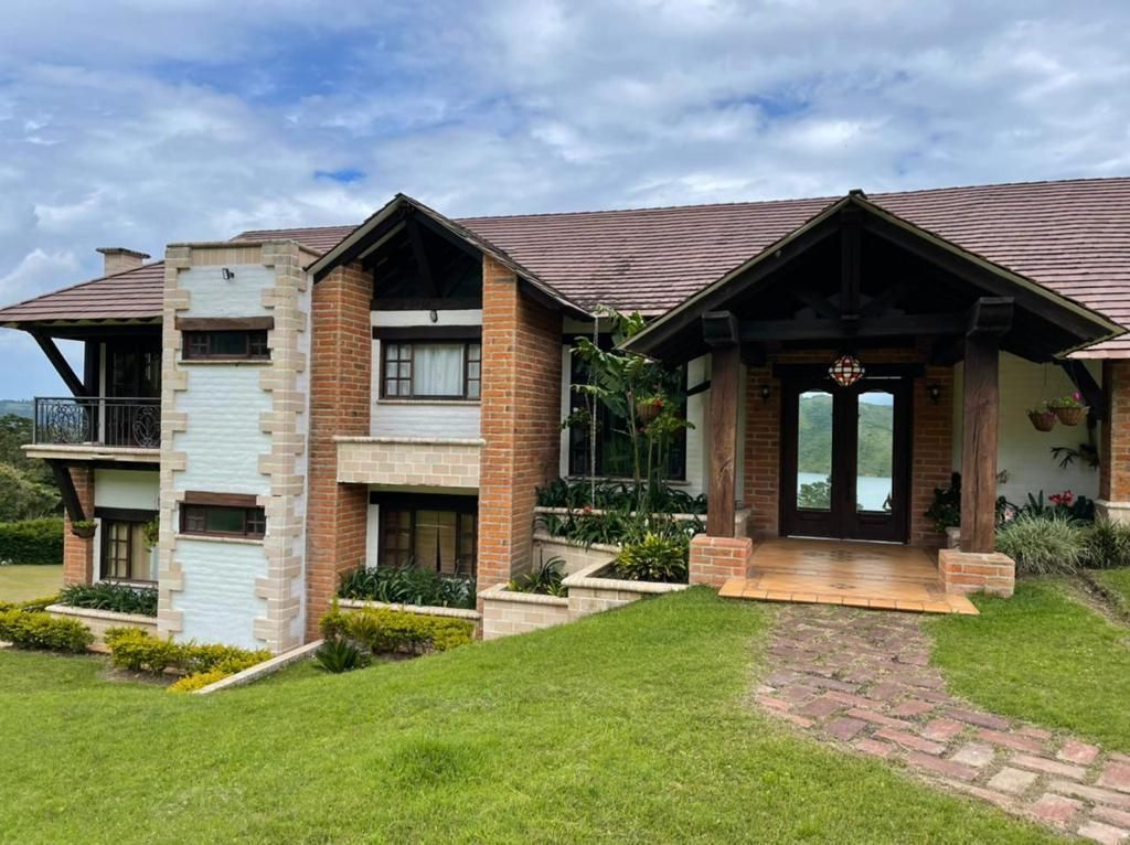 Finca en venta Bolívar Altos Del Rosario Altos Del Rosario 490 m2 Habitaciones 6 Baños 6 Garajes 15 Precio $3000000000