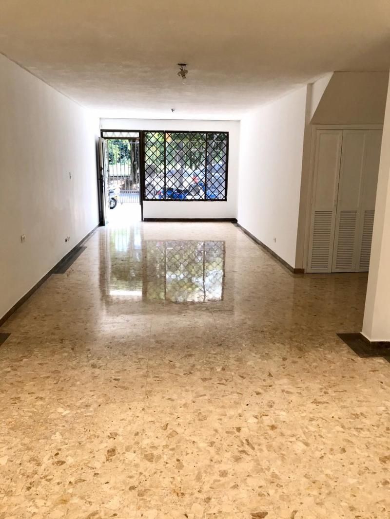 Oficina en arriendo Valle Del Cauca Cali Mayapan Las Vegas 80 m2 Habitaciones 0 Baños 3 Garajes 2 Precio $2500000