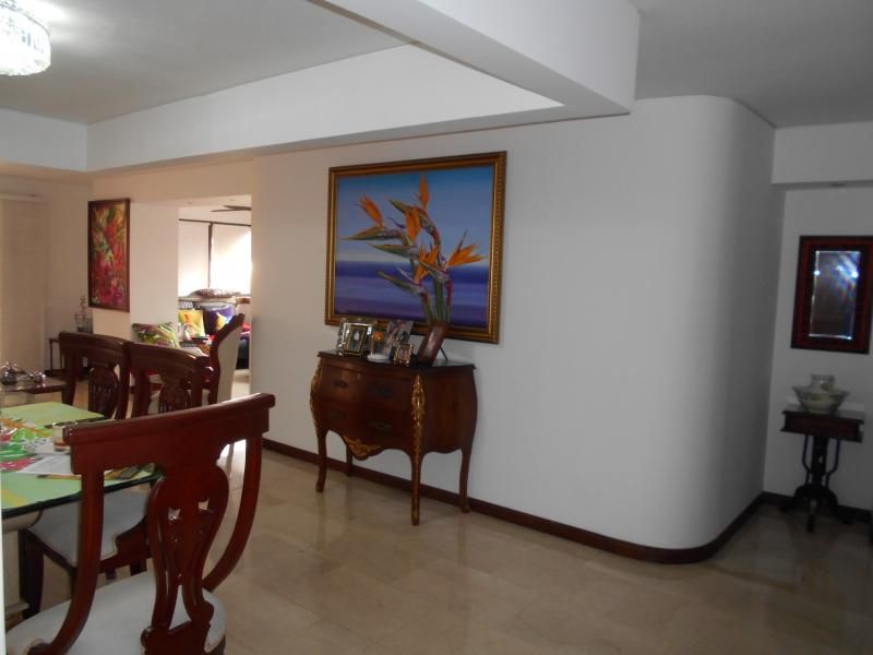 Apartamento en venta Valle Del Cauca Cali Santa Teresita 228 m2 Habitaciones 4 Baños 5 Garajes 3 Precio $1100000000