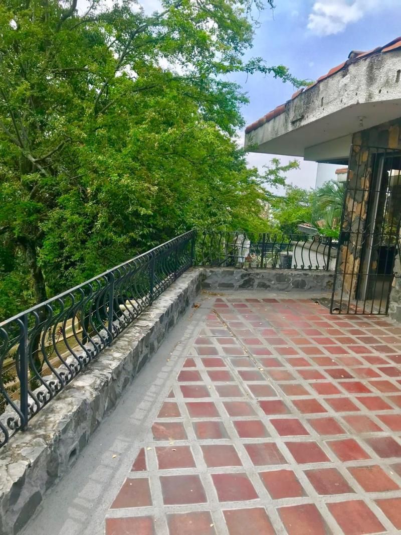 Casa en venta Valle Del Cauca Cali Santa Mónica 833 m2 Habitaciones 7 Baños 8 Garajes 6 Precio $1600000000