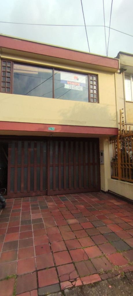 Casa en venta Cundinamarca Bogotá El Salitre 207 m2 Habitaciones 4 Baños 3 Garajes 2 Precio $890000000