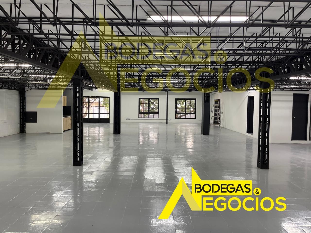 Bodega en arriendo Antioquia Medellín Villa Carlota 360 m2 Habitaciones 0 Baños 4 Garajes 2 Precio $10500000