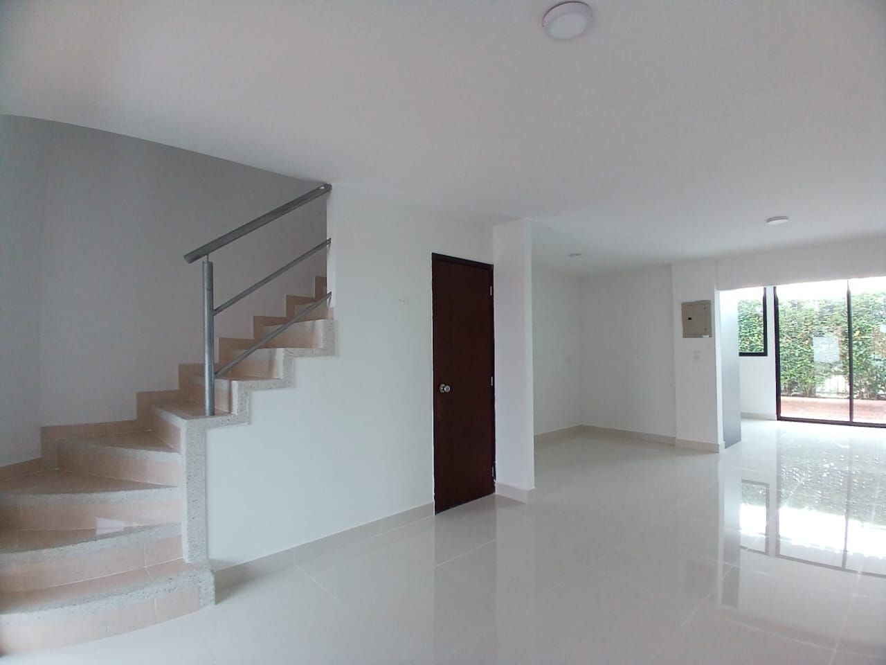 Casa en arriendo o venta Risaralda Pereira La Villa 162 m2 Habitaciones 3 Baños 6 Garajes 3 Precio venta $495000000 Precio arriendo $3450000