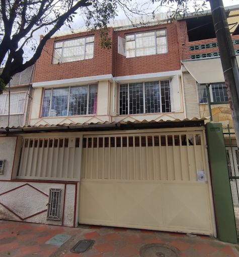 Casa en venta Cundinamarca Bogotá Primavera Occidental 620 m2 Habitaciones 9 Baños 6 Garajes 2 Precio $800000000