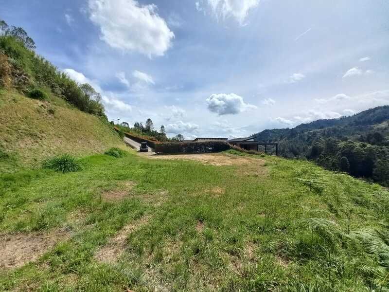 Lote en venta Antioquia El Retiro El Retiro 2328 m2 Habitaciones 0 Baños 10 Garajes 1 Precio $750000000